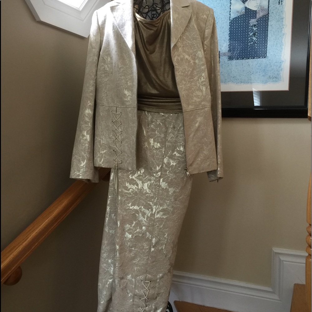 Capri pant suit by French Le Notre.  Gold brocade.